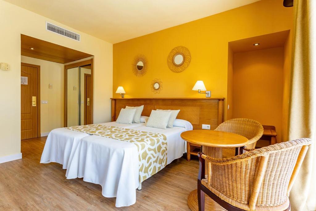 Ona Palmira Paguera Hotel Peguera Room photo