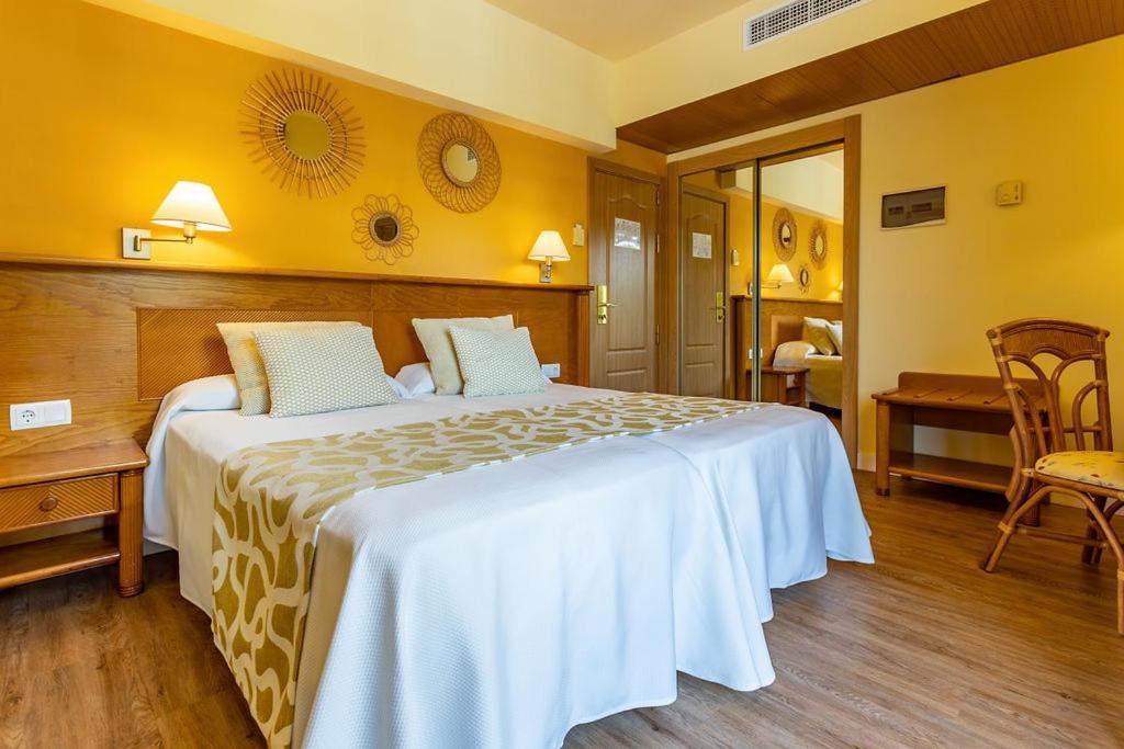 Ona Palmira Paguera Hotel Peguera Room photo
